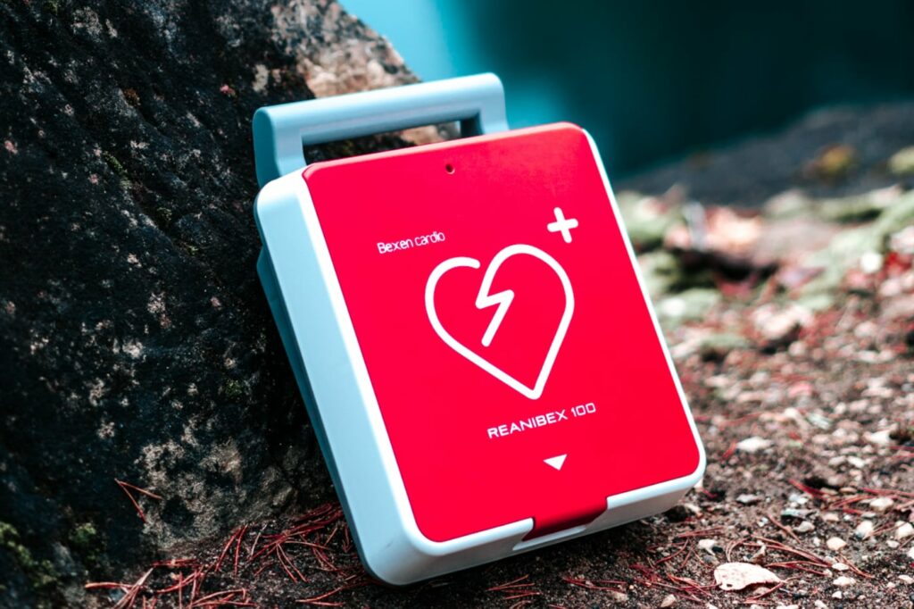 Ortivus defibrillator provides voice instructions when in use